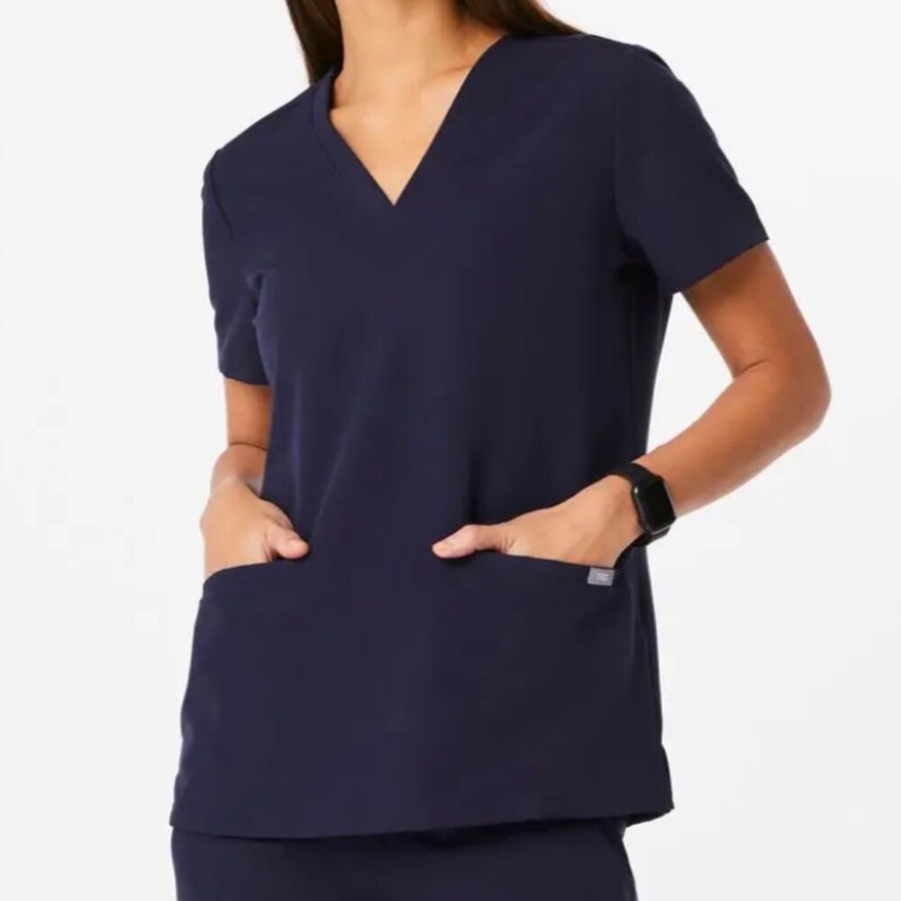 Figs Women's Casma Three-Pocket Scrub Top